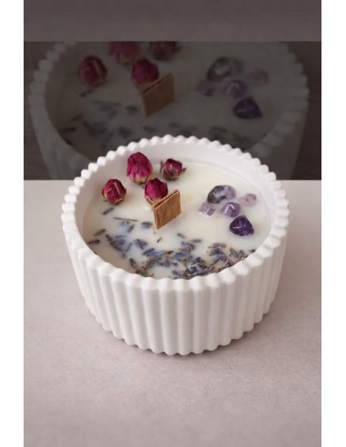 Handmade lavender and amethyst candle | EKIEKO