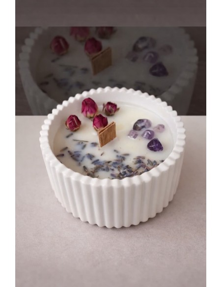 Handgemachte Kerze mit Lavendel und Amethyst | EKIEKO